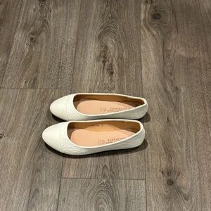 Women's Cream Croc-Texture Ballet Flats with Smooth Cap Toe